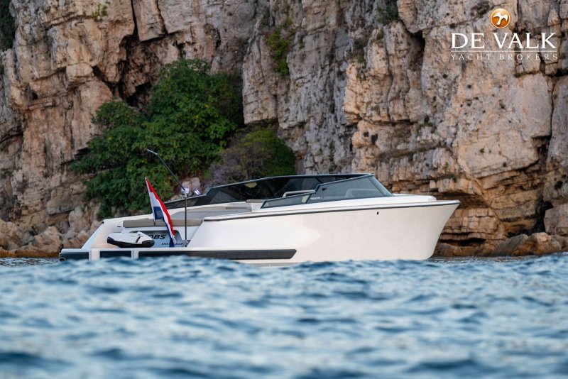Reborn 40 R Cabin